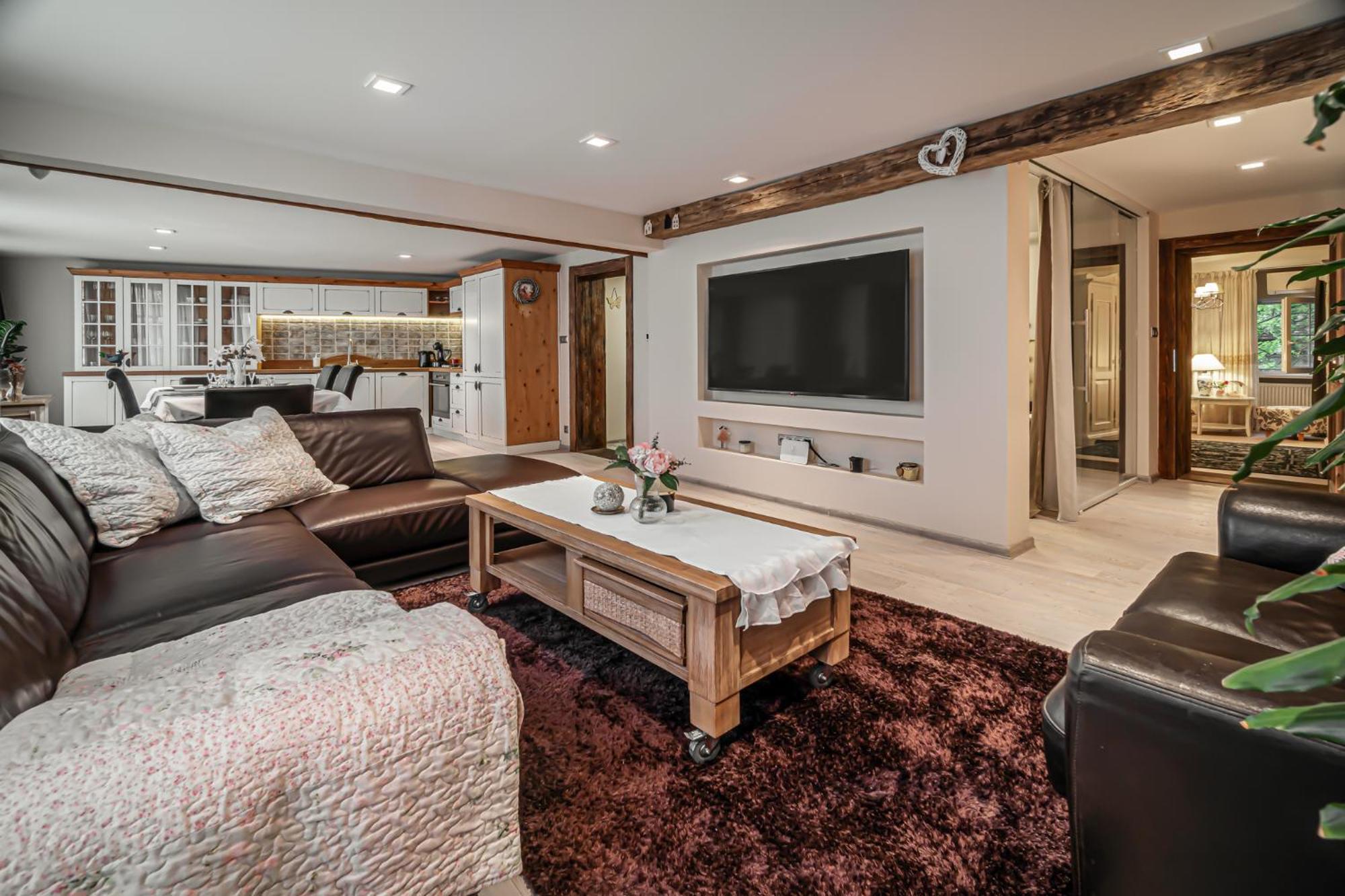 Luxurious And Royal Apartment In The Old Town براتسيلافا المظهر الخارجي الصورة