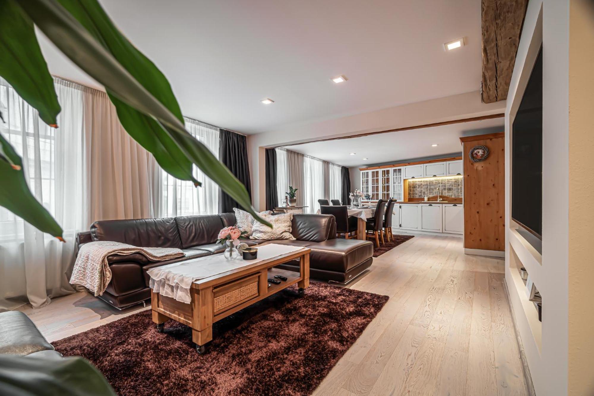 Luxurious And Royal Apartment In The Old Town براتسيلافا المظهر الخارجي الصورة